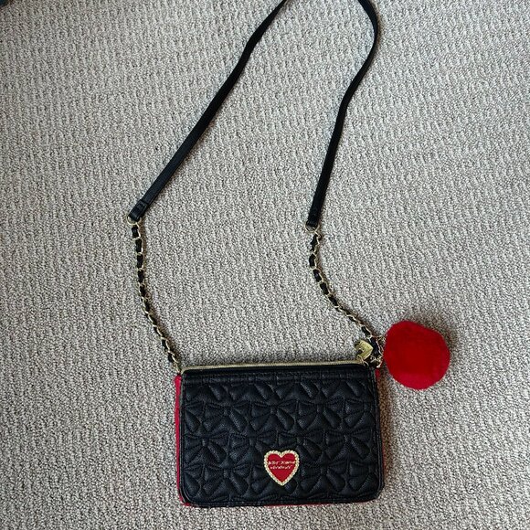 Betsey Johnson quilted crossbody - Picture 1 of 11